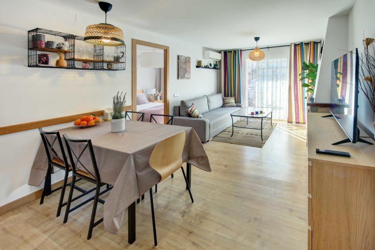 Apartament Pau Casals, 2 Min Walk From The Sea & Sea View Lloret de Mar Eksteriør billede