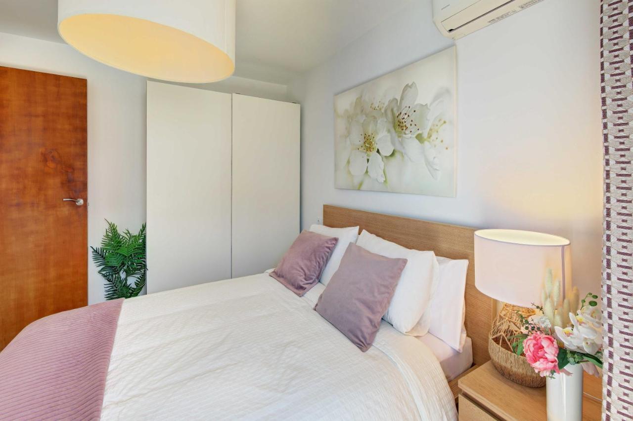Apartament Pau Casals, 2 Min Walk From The Sea & Sea View Lloret de Mar Eksteriør billede