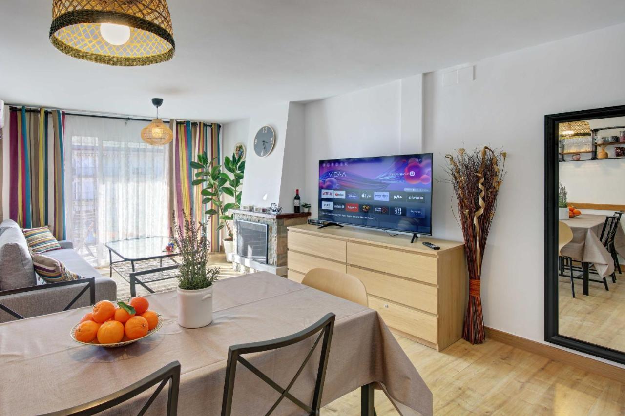Apartament Pau Casals, 2 Min Walk From The Sea & Sea View Lloret de Mar Eksteriør billede
